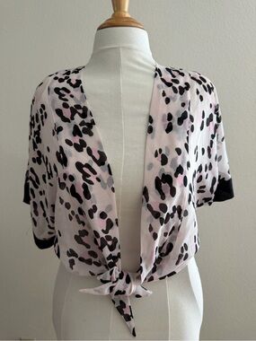 NWT Bebe Pink and Black Leopard Print Sleeves Wrap Top Kimono Women